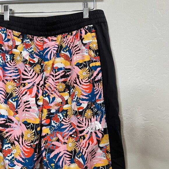 The North Face Groovy Floral Printed Hydrenaline Jogger Pants - Picture 7 of 9